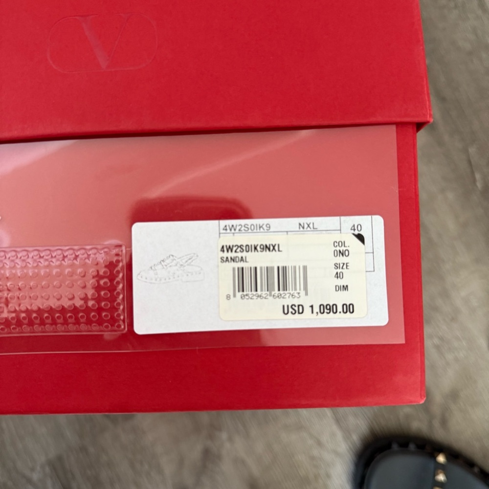 ❗️SOLD❗️Valentino Garavani Rockstud Leather Sandals Black - Picture 11 of 11